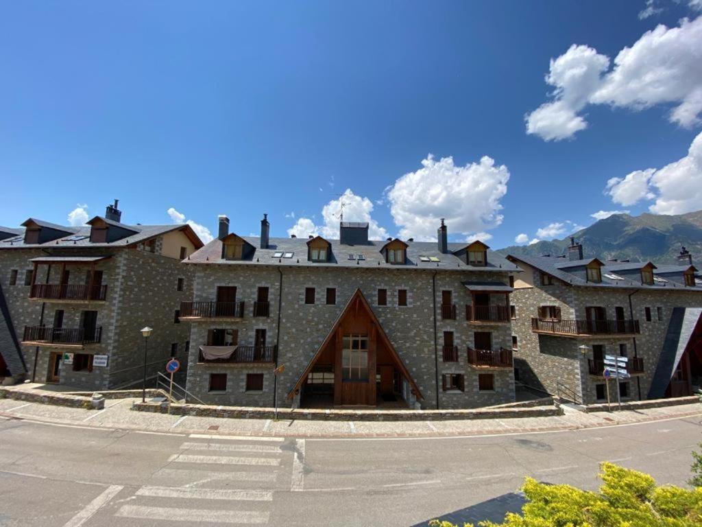 Agradable Apartamento Con Jardin Privado En Cerler Bagian luar foto